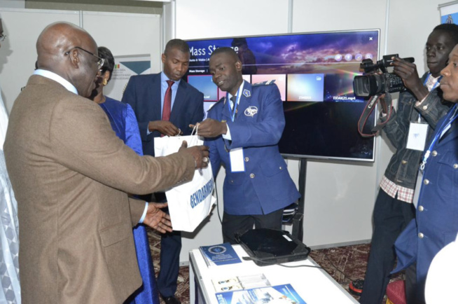 En images 22e éditions Forumdu 1er emploi avec le groupe Promo Consulting du président Mbagnick Diop du MEDS En images 22e éditions Forumdu 1er emploi avec le groupe Promo Consulting du président Mbagnick Diop du MEDS