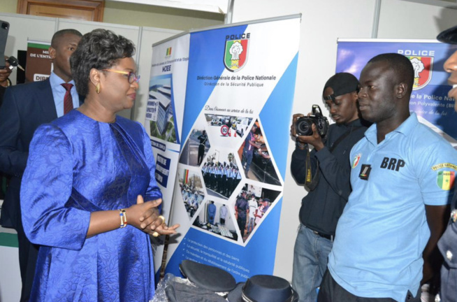En images 22e éditions Forumdu 1er emploi avec le groupe Promo Consulting du président Mbagnick Diop du MEDS En images 22e éditions Forumdu 1er emploi avec le groupe Promo Consulting du président Mbagnick Diop du MEDS