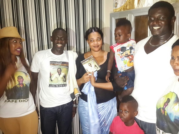 Balla Gaye 2 achète 150 albums "Rakadiou" de Pape Diouf Balla Gaye 2 achète 150 albums "Rakadiou" de Pape Diouf