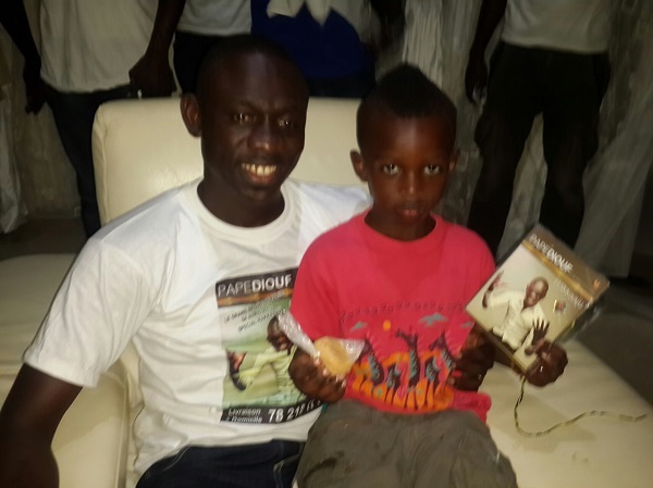 Balla Gaye 2 achète 150 albums "Rakadiou" de Pape Diouf Balla Gaye 2 achète 150 albums "Rakadiou" de Pape Diouf