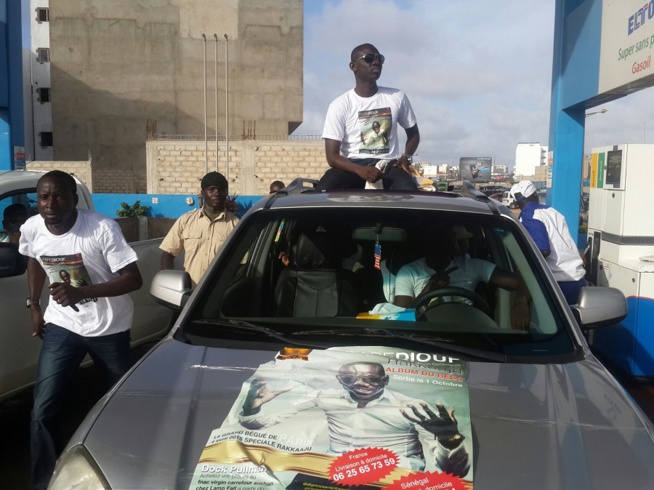 Seconde étapes: 12 Photos, Caravane de distribution pour atteindre la vente d'un million d'exemplaires de l'album "Rakadiou"