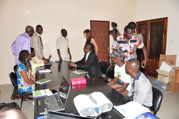 Pape Diouf nommé ambassadeur pour la lutte contre l’Ebola par l' ONG AFRICARE Pape Diouf nommé ambassadeur pour la lutte contre l’Ebola par l' ONG AFRICARE