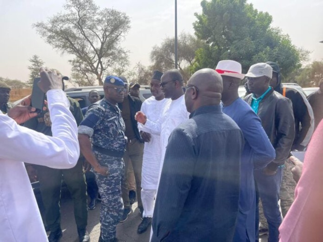 Mbacké: Les leaders de la coalition Yewwi Askan Wi bloqués à l’entrée de la ville (photos) Mbacké: Les leaders de la coalition Yewwi Askan Wi bloqués à l’entrée de la ville (photos)