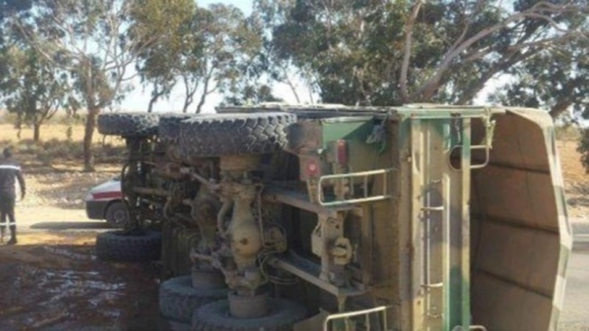 Ziguinchor : Un véhicule militaire se renverse...Un mort et plusieurs blessés ! Ziguinchor : Un véhicule militaire se renverse...Un mort et plusieurs blessés !