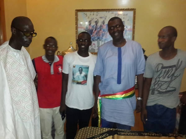 Le Président de l' UGB Niary Tally prend sa part de l'album " Rakadiou" Le Président de l' UGB Niary Tally prend sa part de l'album " Rakadiou"