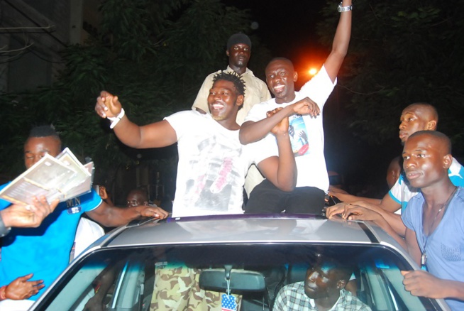 Le lutteur de Fass, Lac Rose prend part de son album "rakadiou" Le lutteur de Fass, Lac Rose prend part de son album "rakadiou"