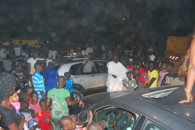 Le lutteur de Fass, Lac Rose prend part de son album "rakadiou" Le lutteur de Fass, Lac Rose prend part de son album "rakadiou"