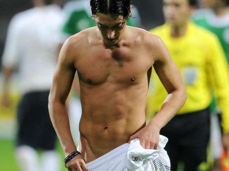Mesut Özil au coeur d’un scandale sexuel en Allemagne ? Mesut Özil au coeur d’un scandale sexuel en Allemagne ?