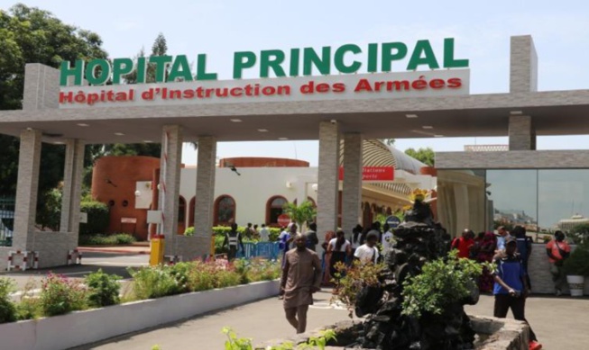 Coup de gueule!!! /Urgence de l’hôpital principal de Dakar: Malgré un flux de patients, un préposé à la caisse délaisse son poste pour un petit déjeuner Coup de gueule!!! /Urgence de l’hôpital principal de Dakar: Malgré un flux de patients, un préposé à la caisse délaisse son poste pour un petit déjeuner