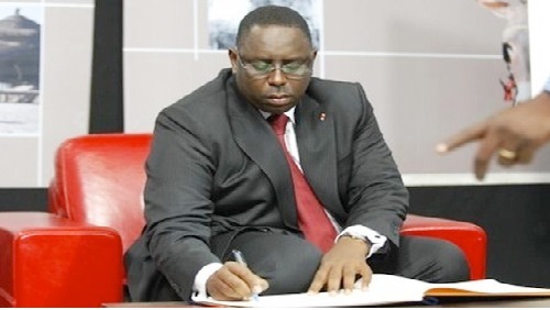Sécurité : Macky crée "discrètement" la Délégation générale au Renseignement et nomme le Général Farba Sarr Sécurité : Macky crée "discrètement" la Délégation générale au Renseignement et nomme le Général Farba Sarr