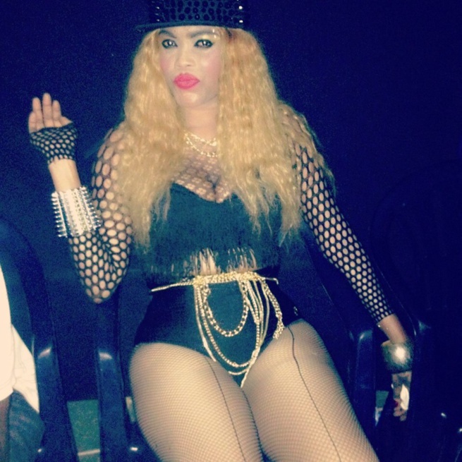 Photos + Vidéo: l’extravagance de Déesse Major au Show Of The Year. Regardez Photos + Vidéo: l’extravagance de Déesse Major au Show Of The Year. Regardez