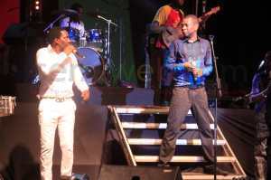 Les piques assassines de Youssou Ndour adressées à Thione Seck : « Ceeb bu sew mooma gënal wax ju sew, ndax wax bu sew daf may tardeel » Les piques assassines de Youssou Ndour adressées à Thione Seck : « Ceeb bu sew mooma gënal wax ju sew, ndax wax bu sew daf may tardeel »
