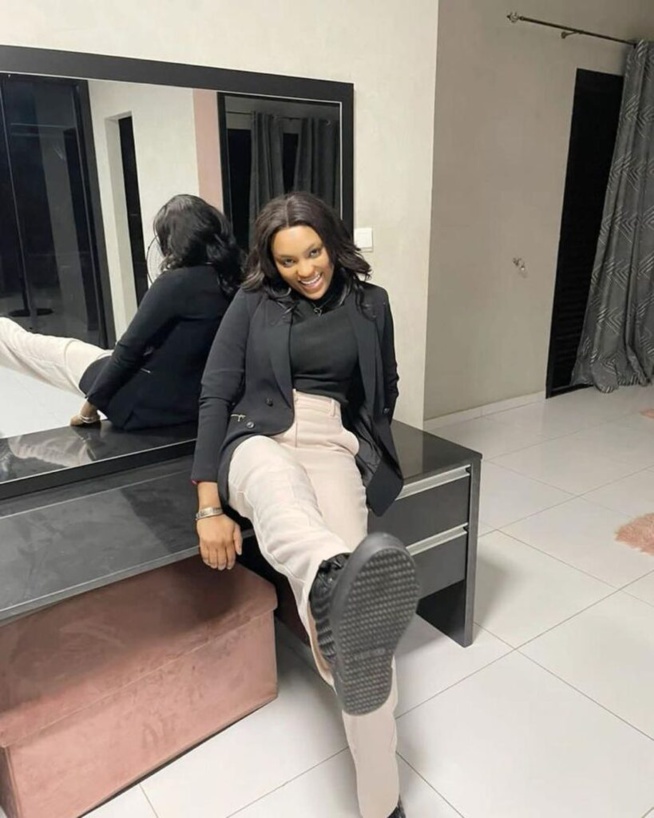 Fanta, la princesse de Titi très décontractée dans look working girl Fanta, la princesse de Titi très décontractée dans look working girl