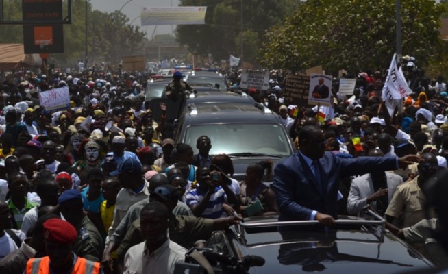 Encore des dizaines de millions pour accueillir Macky à Diamniadio: Eh oui, les Sénégalais sont de gros fêtards! Encore des dizaines de millions pour accueillir Macky à Diamniadio: Eh oui, les Sénégalais sont de gros fêtards!