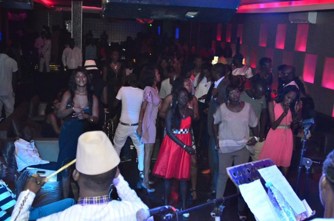 Les images le concert de Coumba Gawlo Seck au Barramundi. Regardez