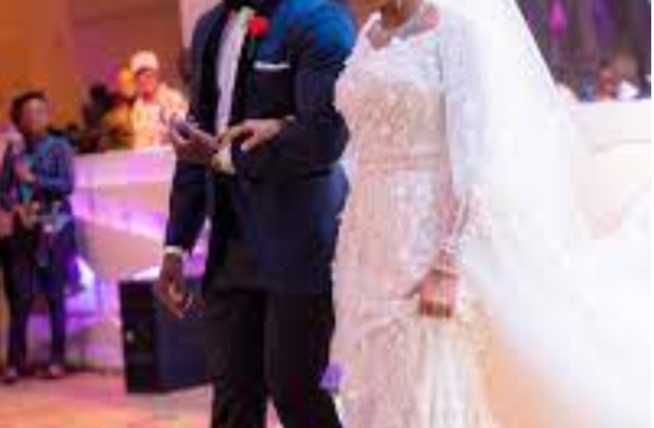 Directrice générale de la société, son mari épouse sa chargée de clientèle Directrice générale de la société, son mari épouse sa chargée de clientèle