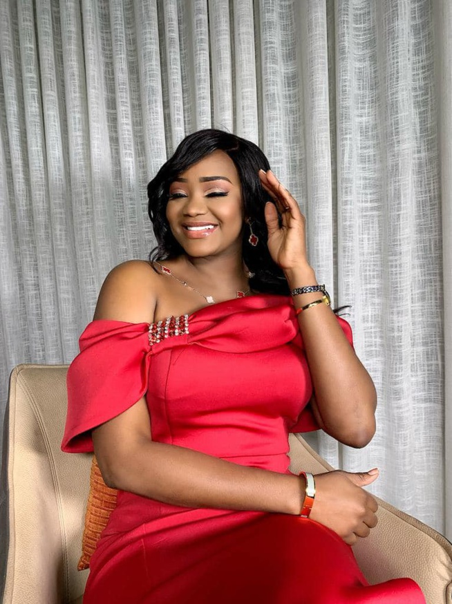 Fama Thioune-Anniversaire : L’actrice encore fabuleuse dans une robe Fama Thioune-Anniversaire : L’actrice encore fabuleuse dans une robe