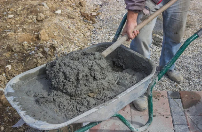 Point-E : une brouette de béton chute du 9e étage et tue un maçon Point-E : une brouette de béton chute du 9e étage et tue un maçon