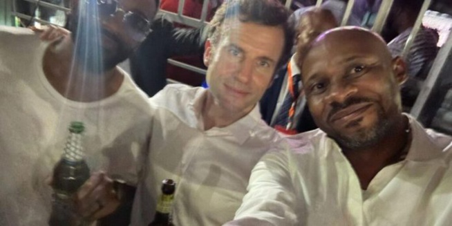 Macron fait la fête en boite de nuit avec Fally Ipupa à Kinshasa Macron fait la fête en boite de nuit avec Fally Ipupa à Kinshasa