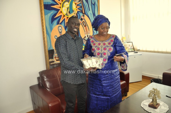 EBOLA:  Pape Diouf le nouveau ambassadeur rencontre Eva Marie Coll Seck au ministère de la santé