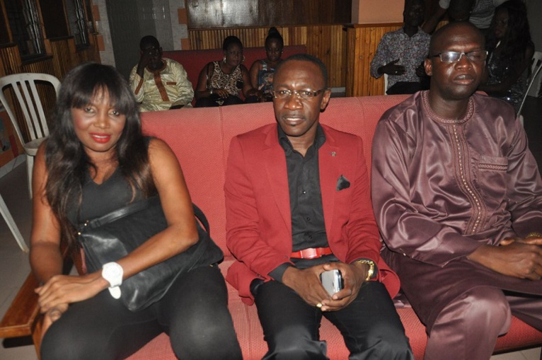 "Rakadiou show" Pape Diouf enflamme le Ravin Night club. "Rakadiou show" Pape Diouf enflamme le Ravin Night club.