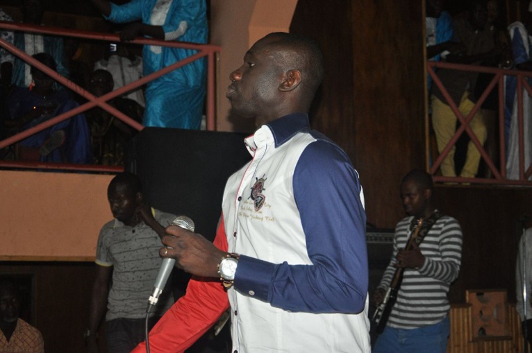 "Rakadiou show" Pape Diouf enflamme le Ravin Night club. "Rakadiou show" Pape Diouf enflamme le Ravin Night club.