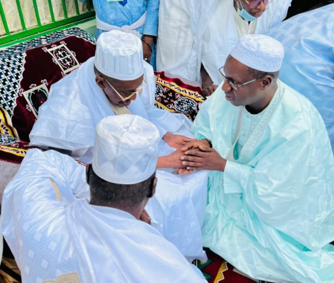 Daaka 2023 : Le Ministre Abdou Karim Sall, nouveau Dg de l’Artp béni par le Khalife de Médina Gounass Daaka 2023 : Le Ministre Abdou Karim Sall, nouveau Dg de l’Artp béni par le Khalife de Médina Gounass