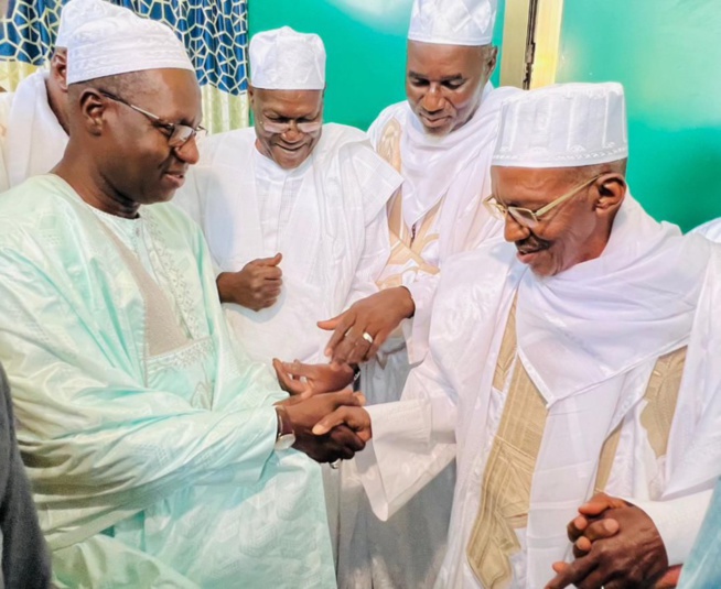 Daaka 2023 : Le Ministre Abdou Karim Sall, nouveau Dg de l’Artp bénit par le Khalife de Médina Gounass Daaka 2023 : Le Ministre Abdou Karim Sall, nouveau Dg de l’Artp bénit par le Khalife de Médina Gounass