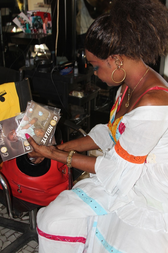 Caravane de distribution de l'album "Jelal sa temps" de Gorgui Ndiaye 1500 vendus en seule journée.Revivez les images. Caravane de distribution de l'album "Jelal sa temps" de Gorgui Ndiaye 1500 vendus en seule journée.Revivez les images.