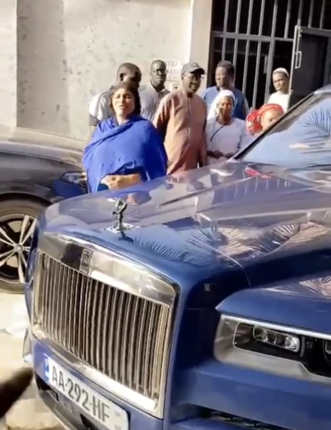 URGENT UNE VOITURE DE 400 MILLIONS: Ho quel geste de Waly Seck à sa maman Kiné Diouf Diaga le jour URGENT UNE VOITURE DE 400 MILLIONS: Ho quel geste de Waly Seck à sa maman Kiné Diouf Diaga le jour