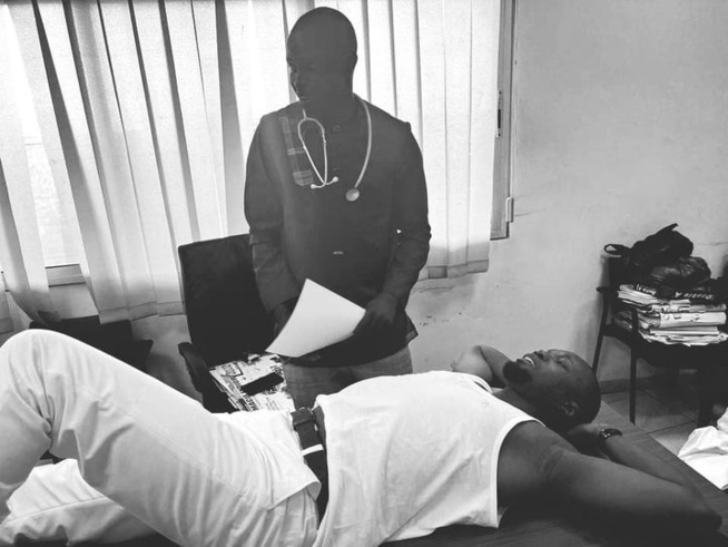 Tribunal de Dakar: Ousmane Sonko reçoit des soins de son médecin personnel Tribunal de Dakar: Ousmane Sonko reçoit des soins de son médecin personnel