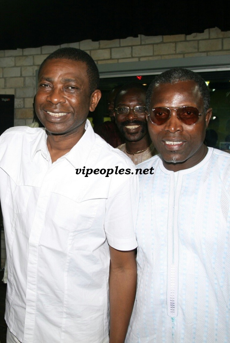 Youssou Ndour en compagnie de son "tamakatt" Youssou Ndour en compagnie de son "tamakatt"