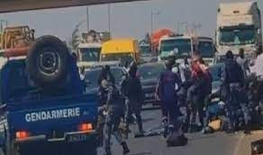 Encore une catastrophe sur nos routes : un grave accident d'un véhicule de la gendarmerie signalé ... Encore une catastrophe sur nos routes : un grave accident d'un véhicule de la gendarmerie signalé ...