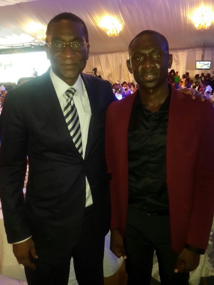 Une maison un album "Rakadiou": Racine Sy PCA de la CSS achéte 500 albums avec Pape Diouf Une maison un album "Rakadiou": Racine Sy PCA de la CSS achéte 500 albums avec Pape Diouf