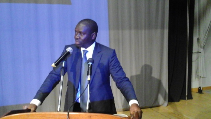 Me Oumar Youm, Ministre de la Gouvernance locale et porte-parole du Gouvernement : "S'il est réélu en 2107, Macky Sall se limitera aux deux mandats comme il l'a toujours dit (...) Organiser une marche dans le contexte actuel (...)" Me Oumar Youm, Ministre de la Gouvernance locale et porte-parole du Gouvernement : "S'il est réélu en 2107, Macky Sall se limitera aux deux mandats comme il l'a toujours dit (...) Organiser une marche dans le contexte actuel (...)"