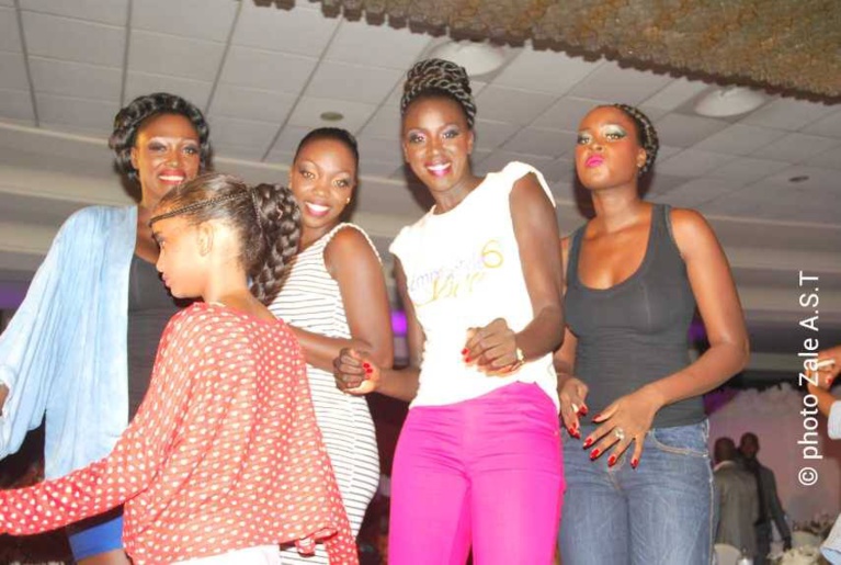 Les mannequins Mamy Sobel, Fatou Joe et Ndeye Dogo en mode décontractées aprés le show d'EMMA STYLE Les mannequins Mamy Sobel, Fatou Joe et Ndeye Dogo en mode décontractées aprés le show d'EMMA STYLE