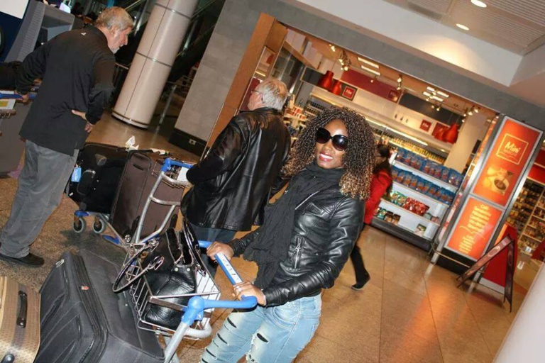 Arrivée de Queen Biz à Montréal pour son concert du 15 novembre Arrivée de Queen Biz à Montréal pour son concert du 15 novembre