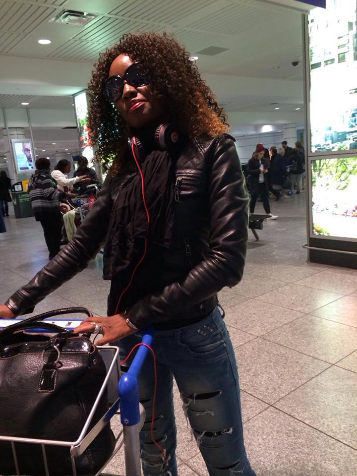 Arrivée de Queen Biz à Montréal pour son concert du 15 novembre Arrivée de Queen Biz à Montréal pour son concert du 15 novembre
