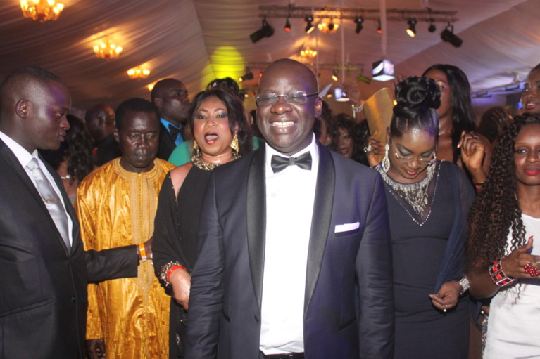 Souche encore décrié :Hier revendeur des tickets de stade ,aujourd’hui Lobbyiste hors pair qui flirte avec tous les hommes de pouvoir de ce pays Souche encore décrié :Hier revendeur des tickets de stade ,aujourd’hui Lobbyiste hors pair qui flirte avec tous les hommes de pouvoir de ce pays