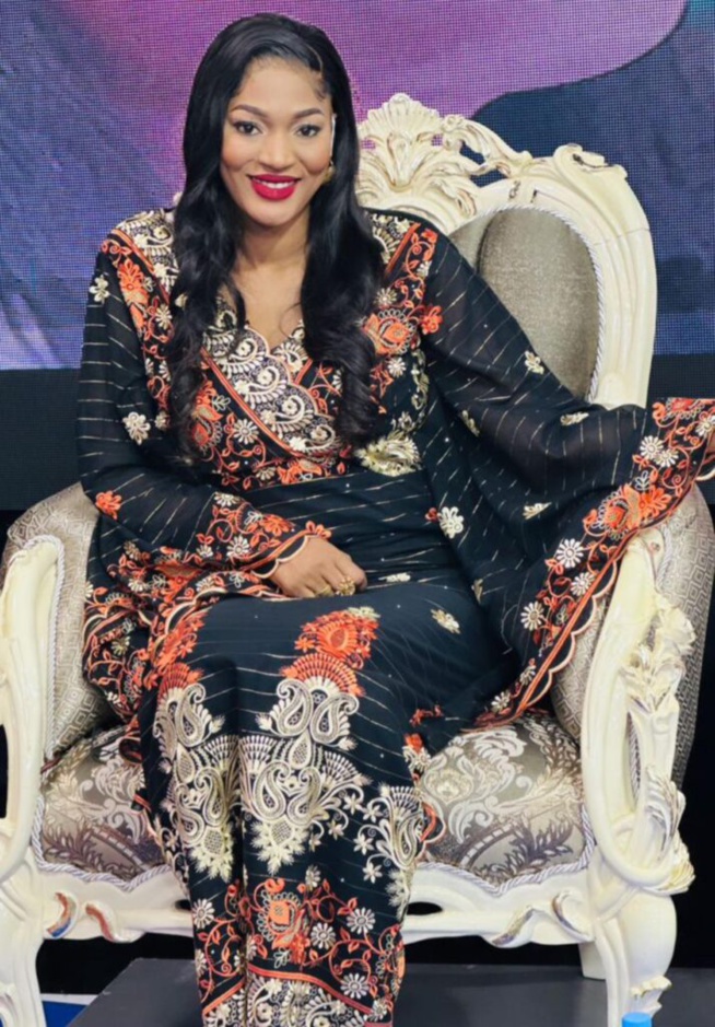 La journaliste Néné Aïcha Ba illumine Grand Plateau de sa tenue classe La journaliste Néné Aïcha Ba illumine Grand Plateau de sa tenue classe