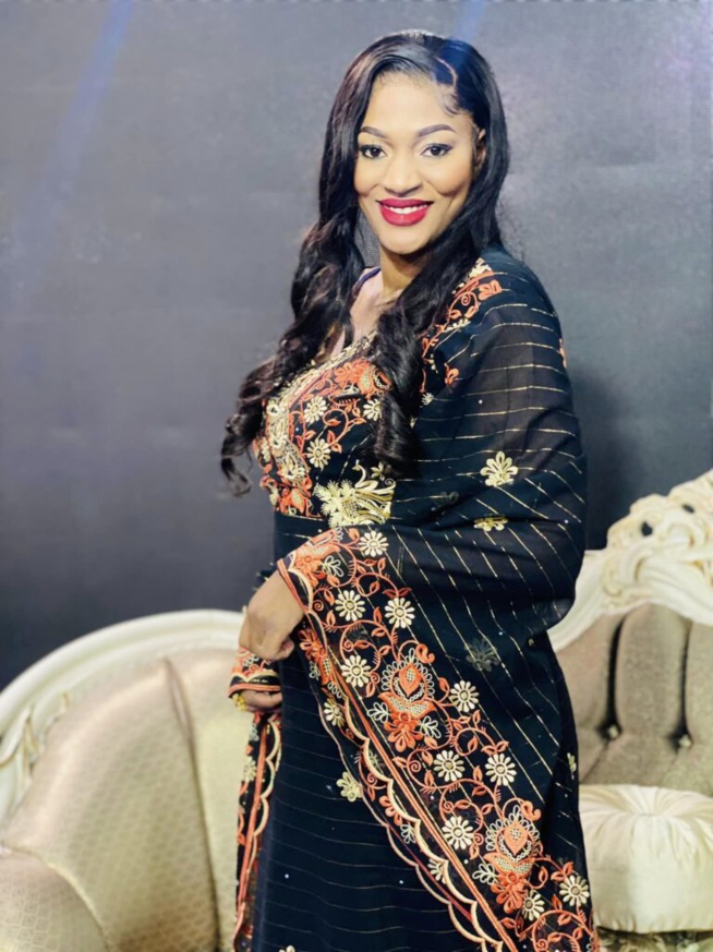 La journaliste Néné Aïcha Ba illumine Grand Plateau de sa tenue classe La journaliste Néné Aïcha Ba illumine Grand Plateau de sa tenue classe