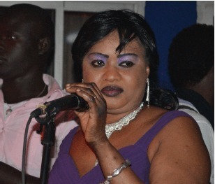 Pour l'avoir vilipendée à la Tv : La chanteuse Mada Ba poursuivie en justice par sa...sœur germaine Pour l'avoir vilipendée à la Tv : La chanteuse Mada Ba poursuivie en justice par sa...sœur germaine