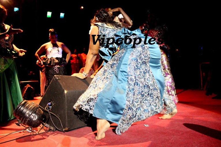 "Le leumbeul" prend son envol quand Ngoné Ndiaye fête son anniversaire. "Le leumbeul" prend son envol quand Ngoné Ndiaye fête son anniversaire.