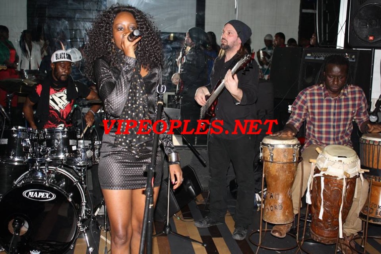 100% Sénégal à Montréal: Queen Biz à l'assaut du Canada 100% Sénégal à Montréal: Queen Biz à l'assaut du Canada