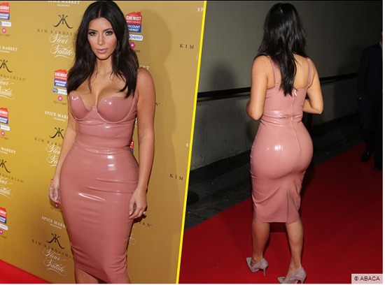 Kim Kardashian : comme une odeur de fétichisme pour la bimbo en latex! Kim Kardashian : comme une odeur de fétichisme pour la bimbo en latex!