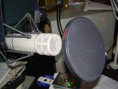 Audio - Un célèbre revueur de presse achète son "bayré" avec de faux billets Audio - Un célèbre revueur de presse achète son "bayré" avec de faux billets
