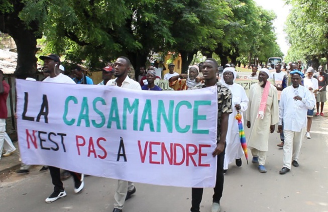 Exploitation du zircon de Casamance : le minerai «pollue» les relations entre populations de Niafran et de Kabadio Exploitation du zircon de Casamance : le minerai «pollue» les relations entre populations de Niafran et de Kabadio