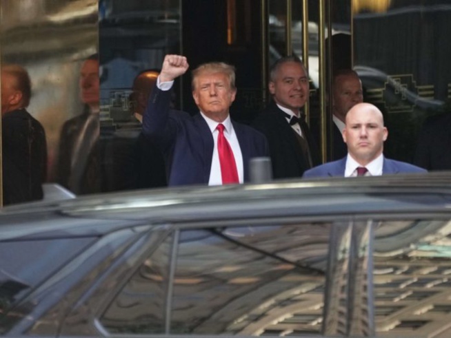 Trump arrive au tribunal pénal de Manhattan pour une comparution historique Trump arrive au tribunal pénal de Manhattan pour une comparution historique