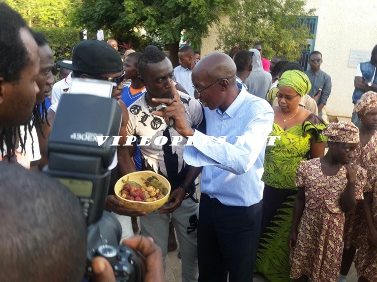 10 PHOTOS:Papis Demba Cissé oeuvre dans le social pour rendre service à son peuple