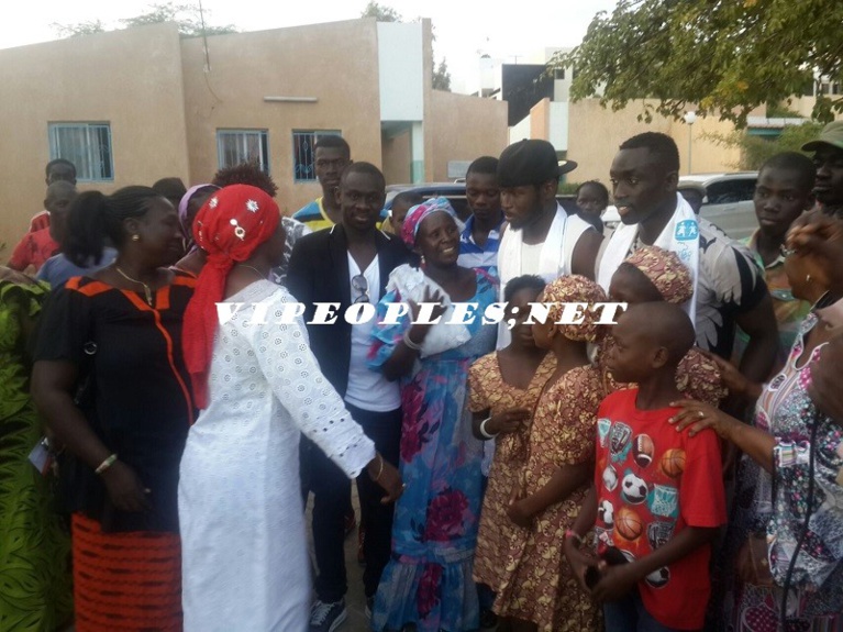 10 PHOTOS:Papis Demba Cissé oeuvre dans le social pour rendre service à son peuple